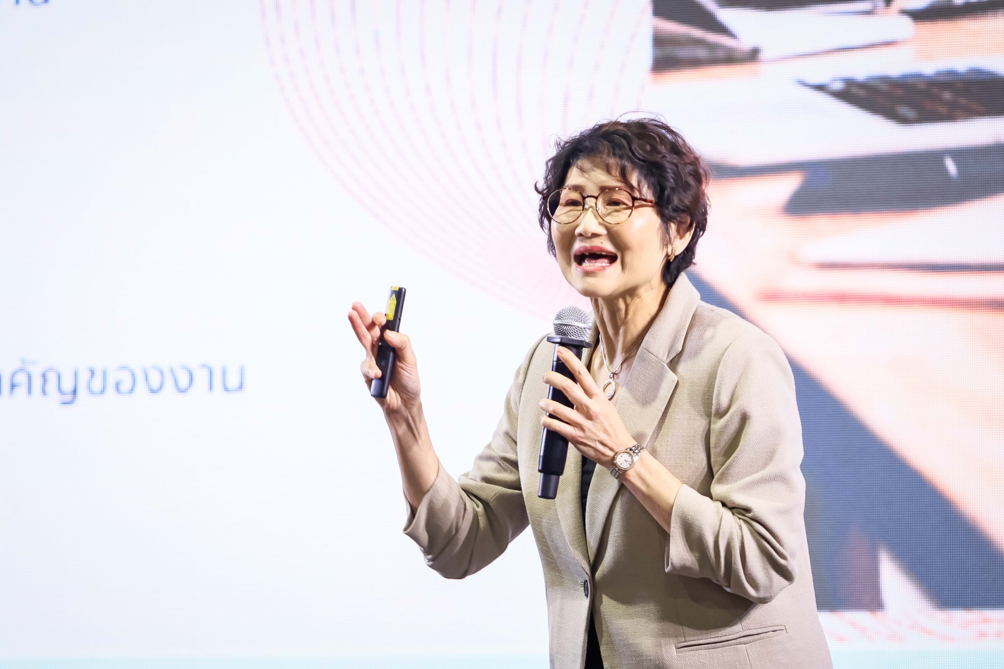 งานเสวนา ยกระดับงานแสดงสินค้าด้วยคุณค่า “สงขลา” สู่สากล “UNLOCKING GLOBAL POTENTIAL : THE FUTURE OF SONGKHLA EXHIBITION”